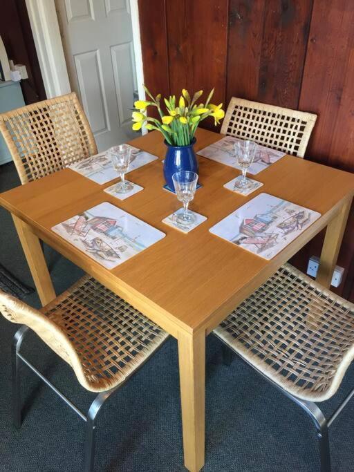 시튼 No 27 A Dog Friendly Rural Coastal Chalet 빌라 외부 사진